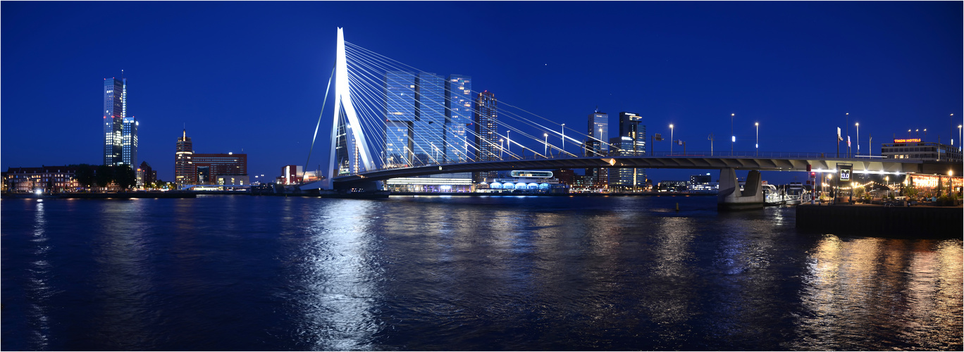 Szenekneipen unter der Erasmusbrücke Rotterdam