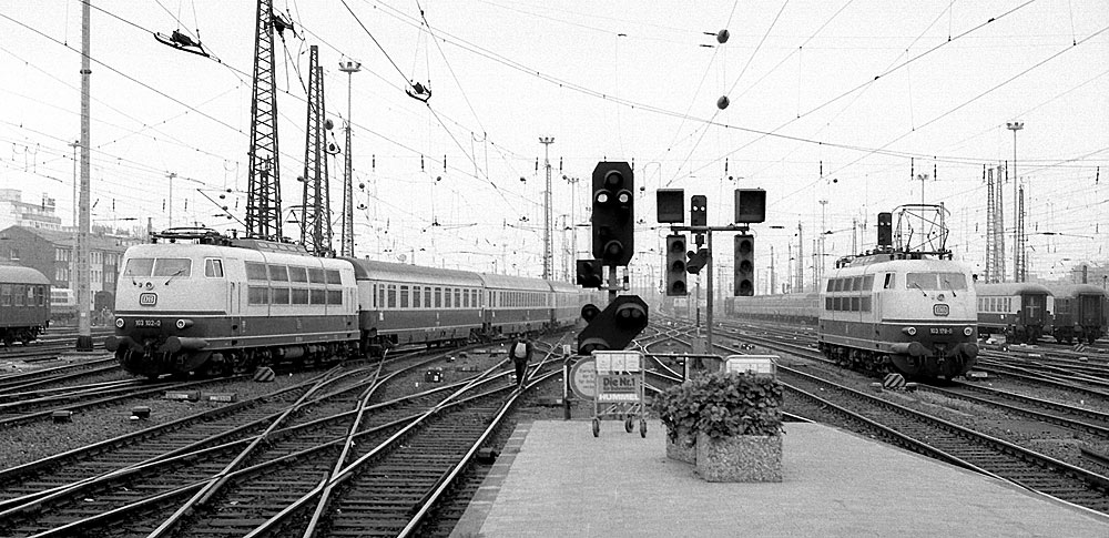 Szenen Ffm Hbf - fortges - III -