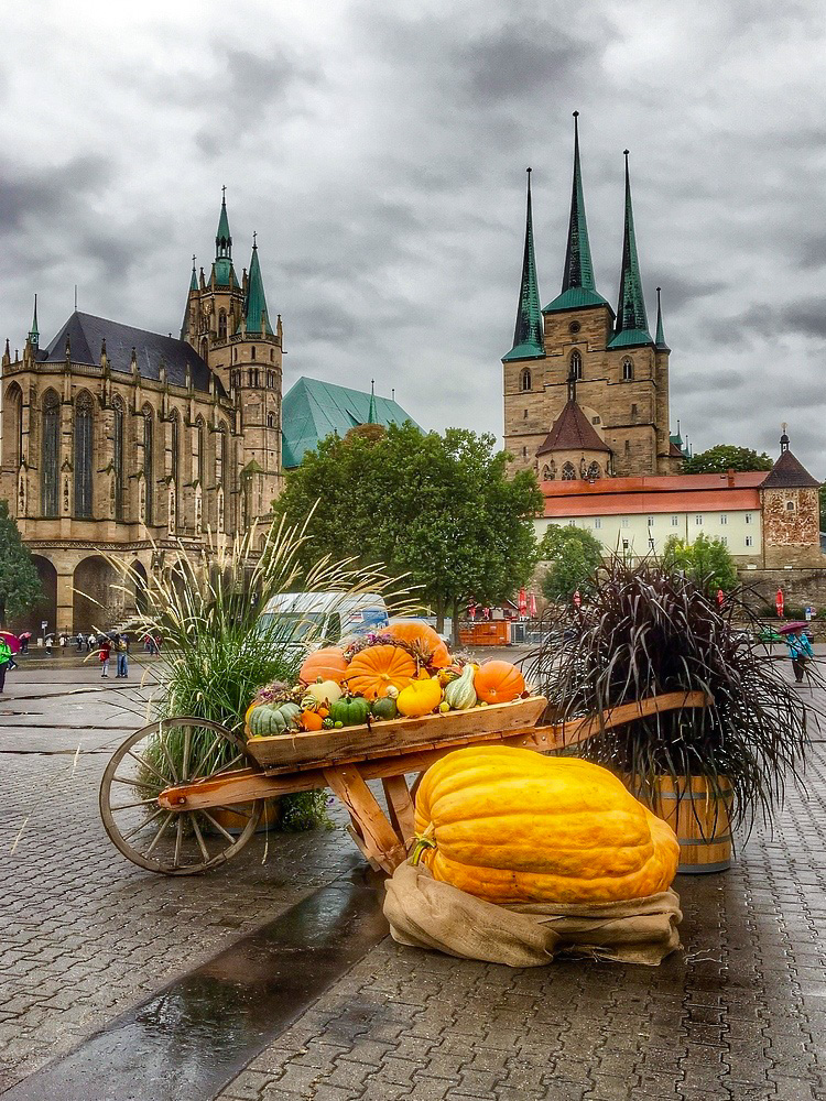 Szenenwechsel vor der Domkulisse