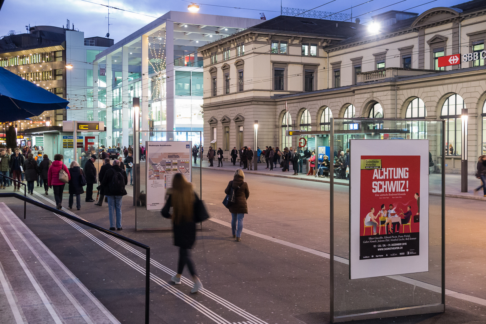 Szenerie am Bahnhofsplatz Winterthur