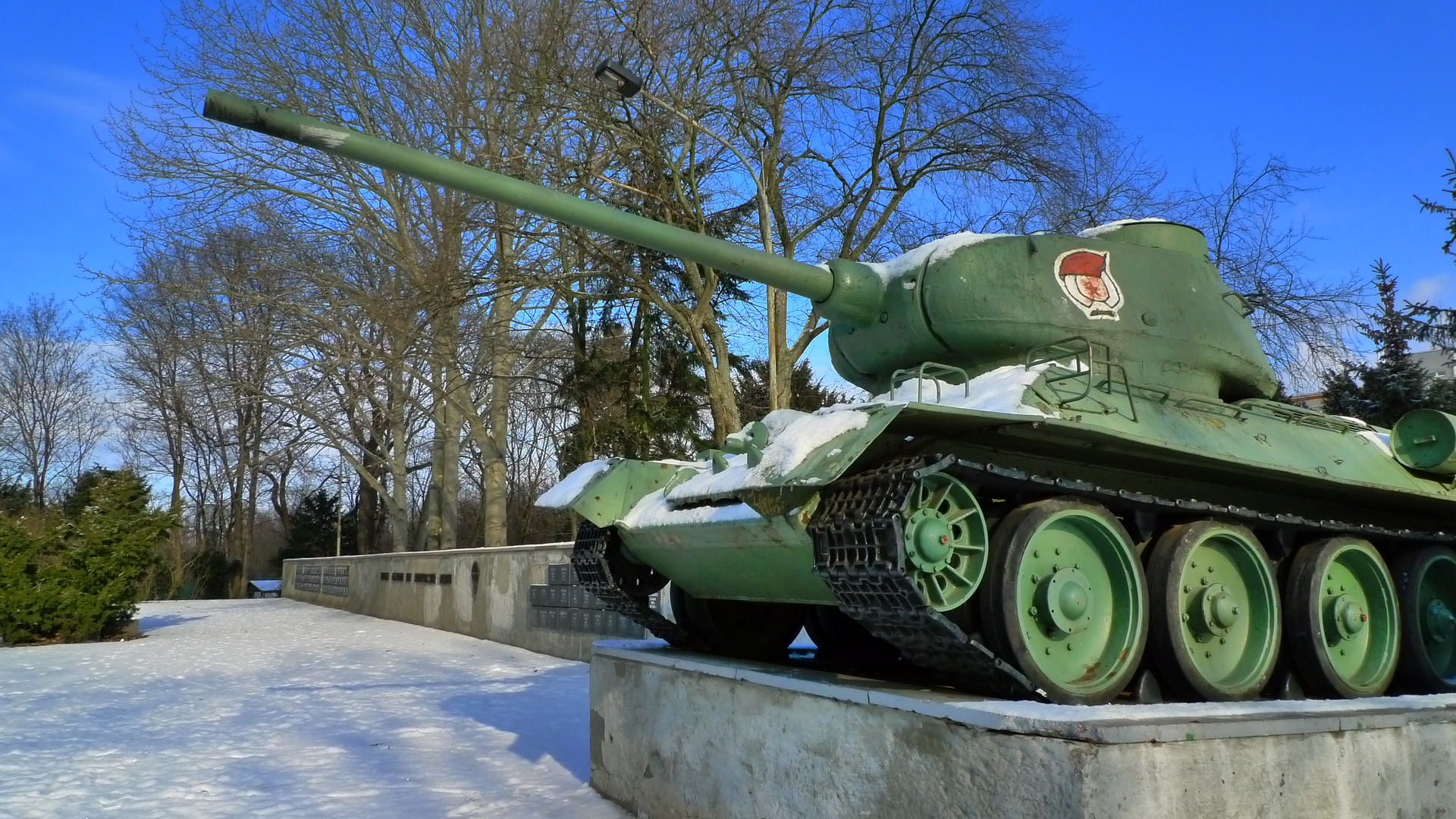 T-34/85 zur Erinnerung an die Befreiung durch die Rote Armee