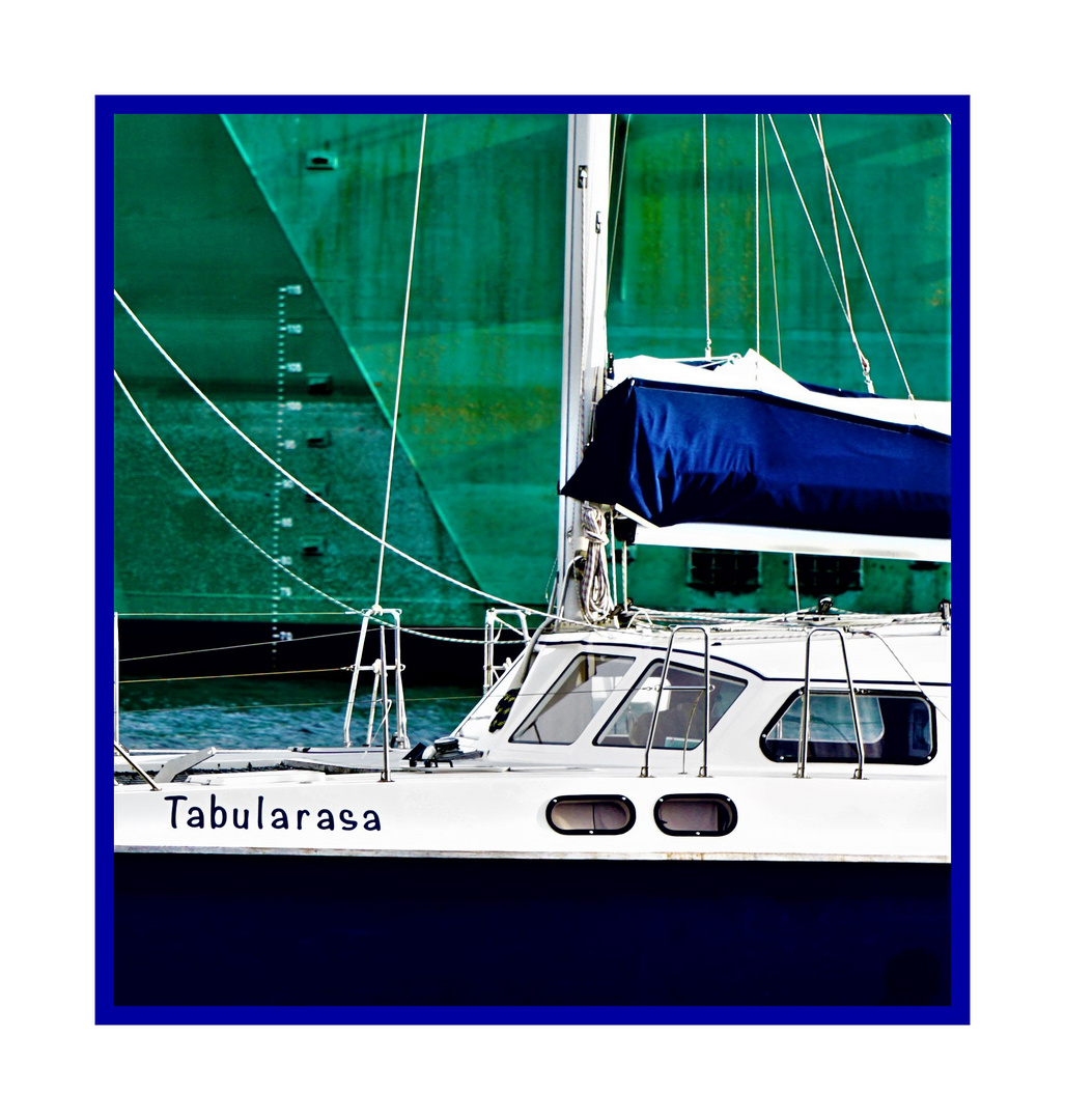 T a b u l a r a s  in oceanblue 