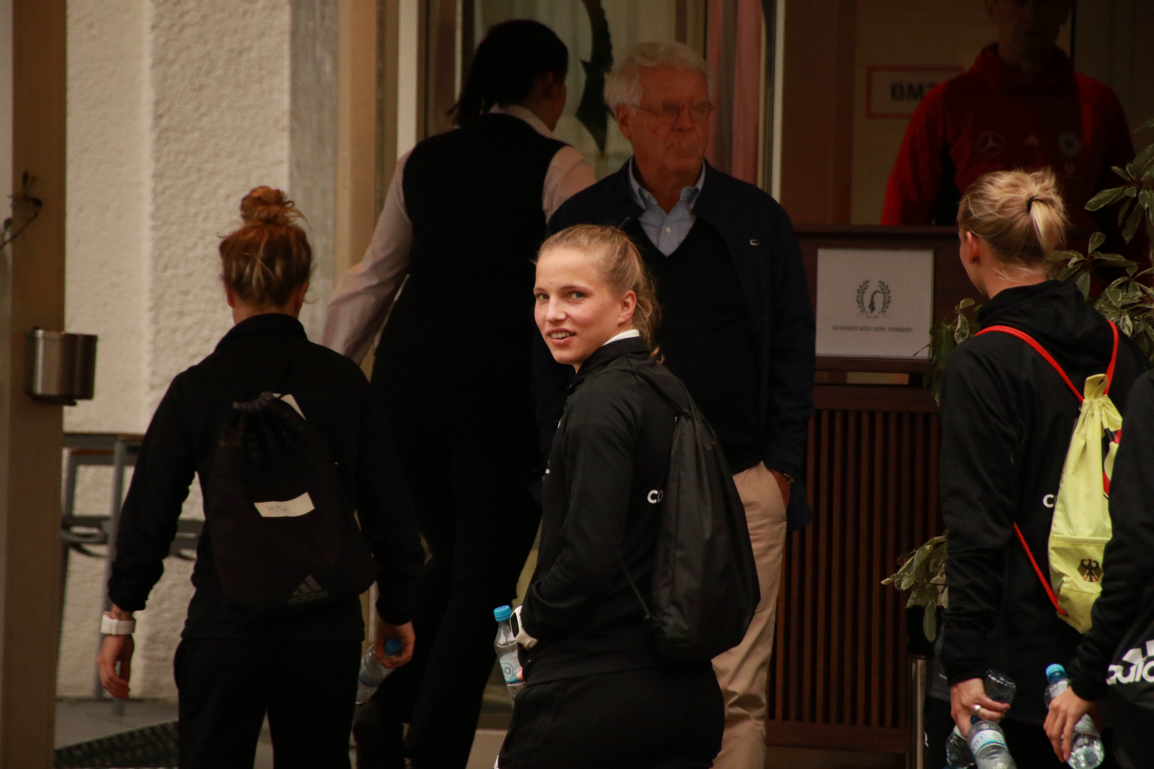 Tabea Kemme schenkt der Kamera ein Lächeln