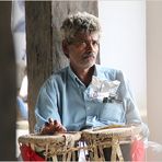 Tablaspieler wartend in SriLanka