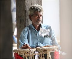 Tablaspieler wartend in SriLanka