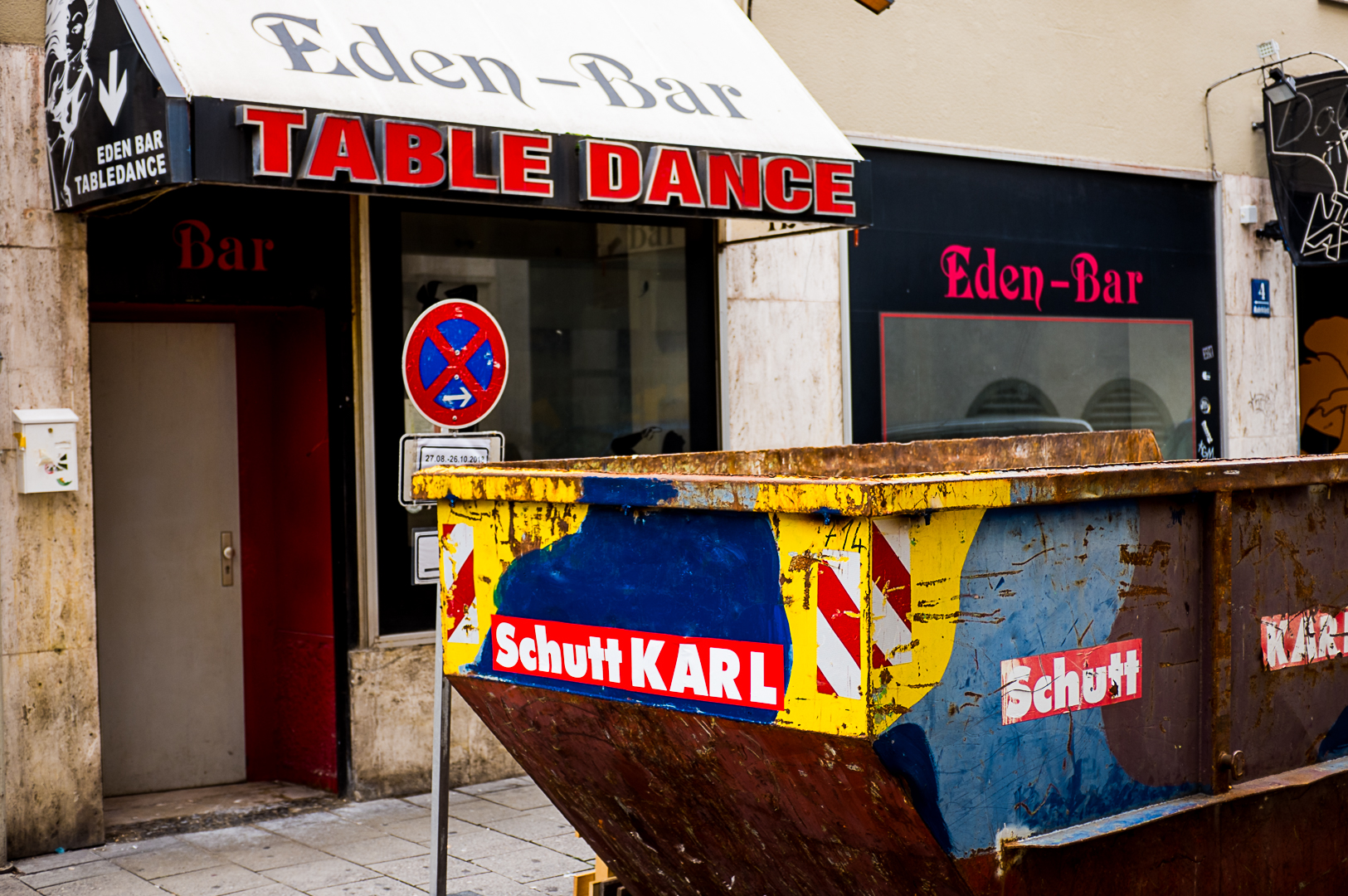 Table Dance.Schutt
