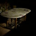 Table dans la nuit