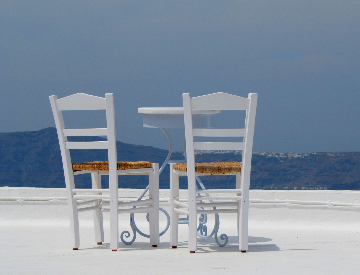 TABLE FOR TWO IN SANTORINI.....