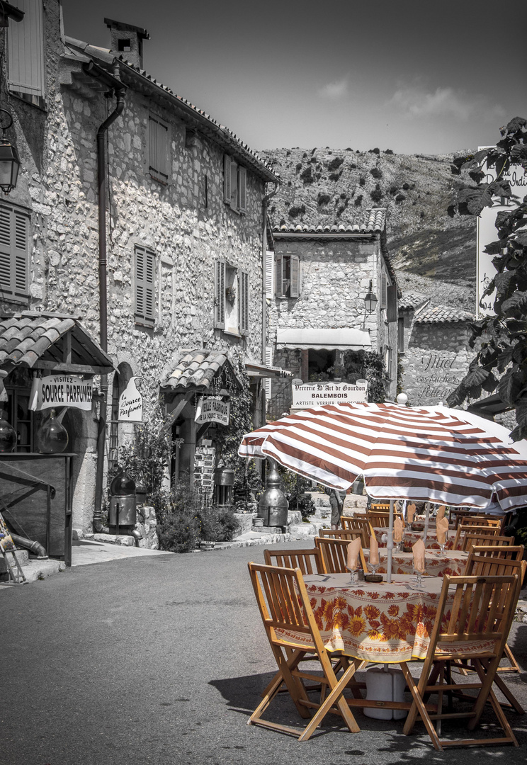 Tables dans la rue