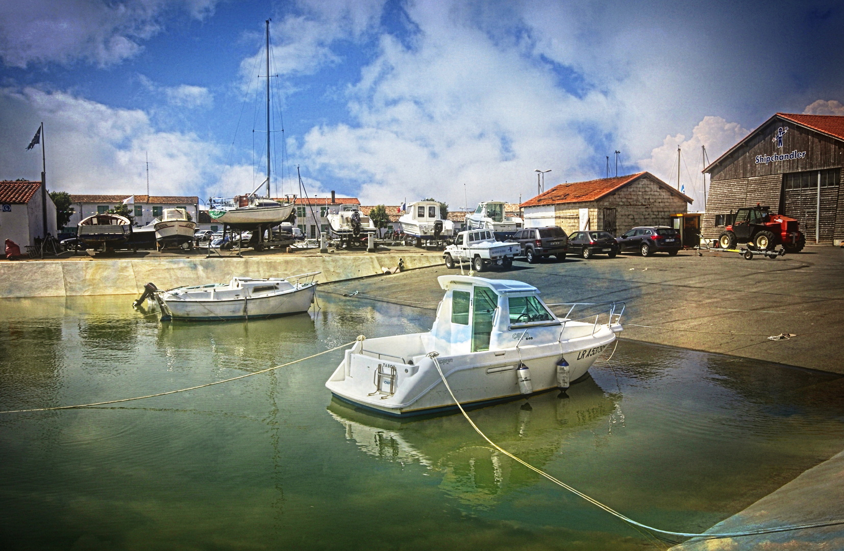 ...Tabou auf Pflegestation im Hafen von Ars, L'Ile de Ré...