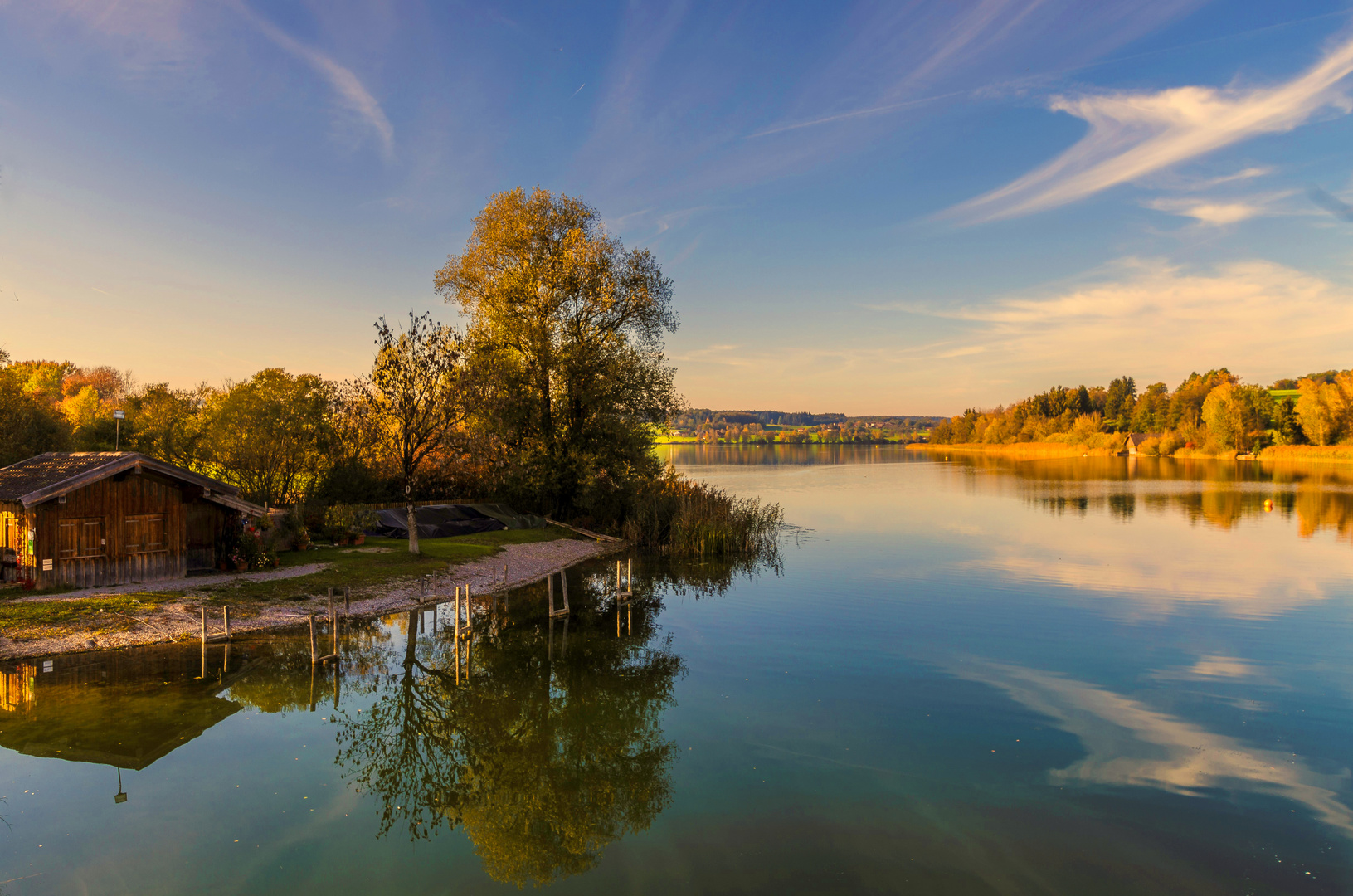 Tachinger See im Herbst