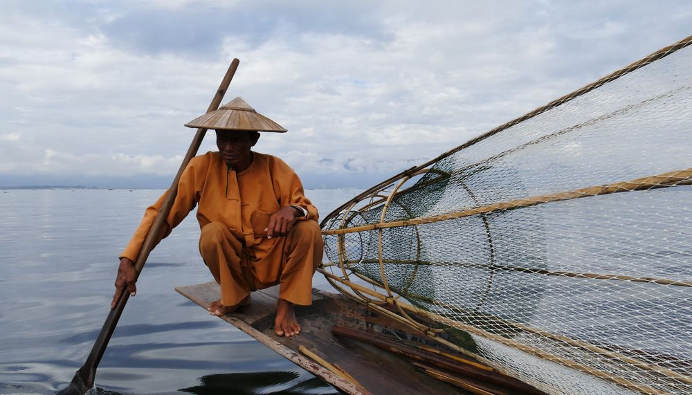 ...tägliche Arbeit am Inle See...