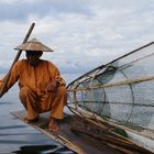 ...tägliche Arbeit am Inle See...