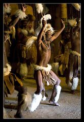 Tänzer im Ushaka-Dorf ...