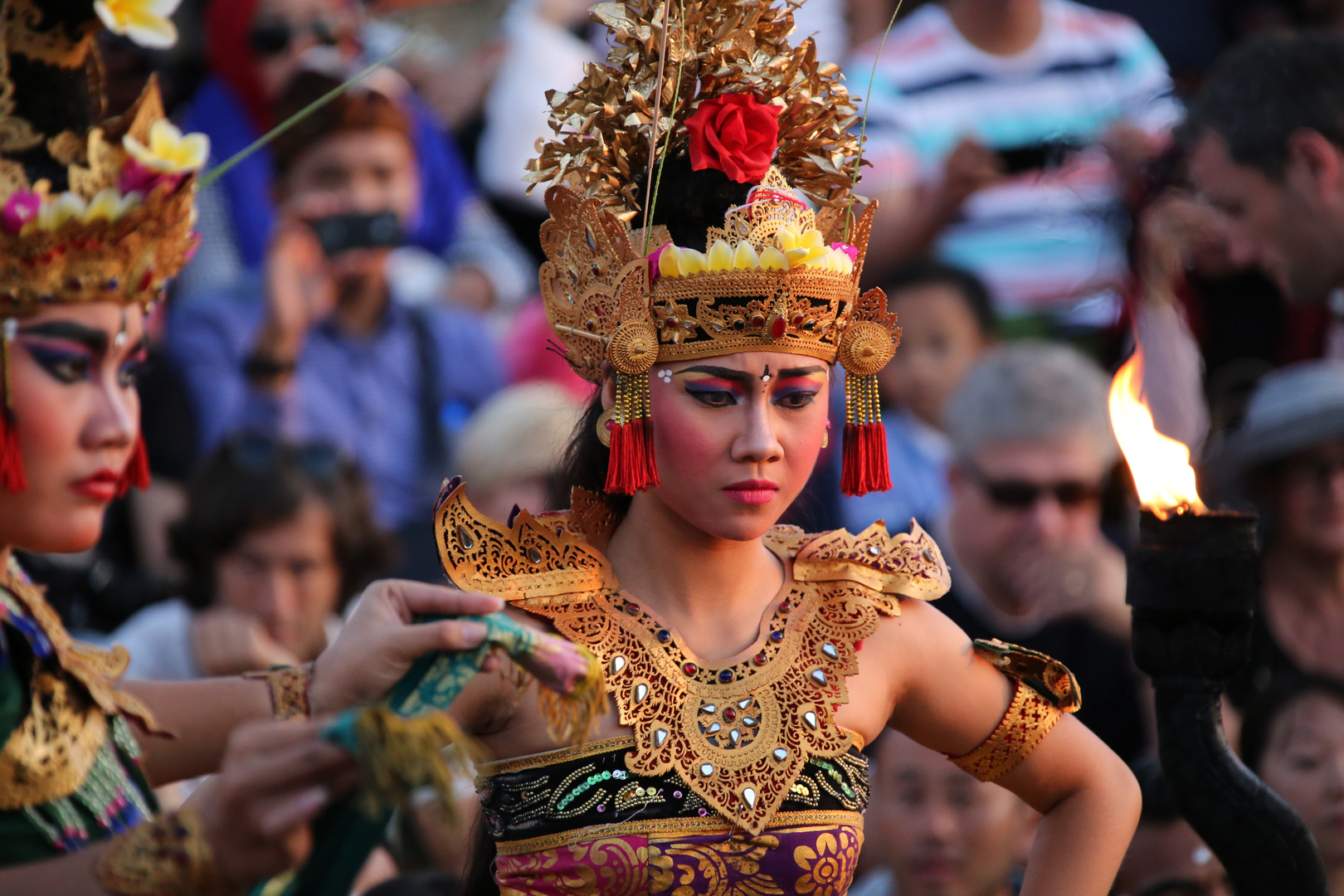 Tänzerin aus dem Kecak Tanz in Uluwatu