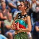 Tänzerin beim Vesakh-Fest im Westpark München