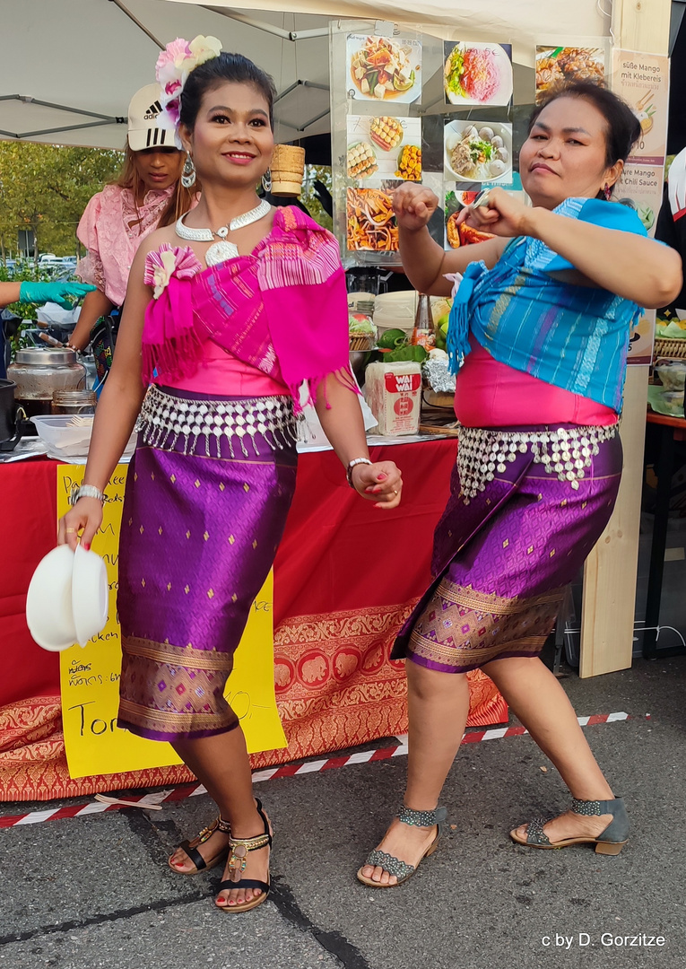 Tänzerinnen auf dem Thai Food Festival !