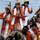 Tänzerinnen beim Pagodenfest, Inle Lake, Shan State, Myanmar
