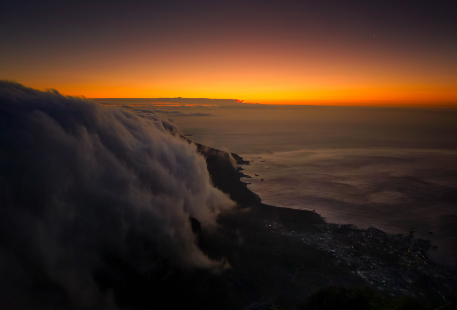 Tafelberg nach Sonnenuntergang