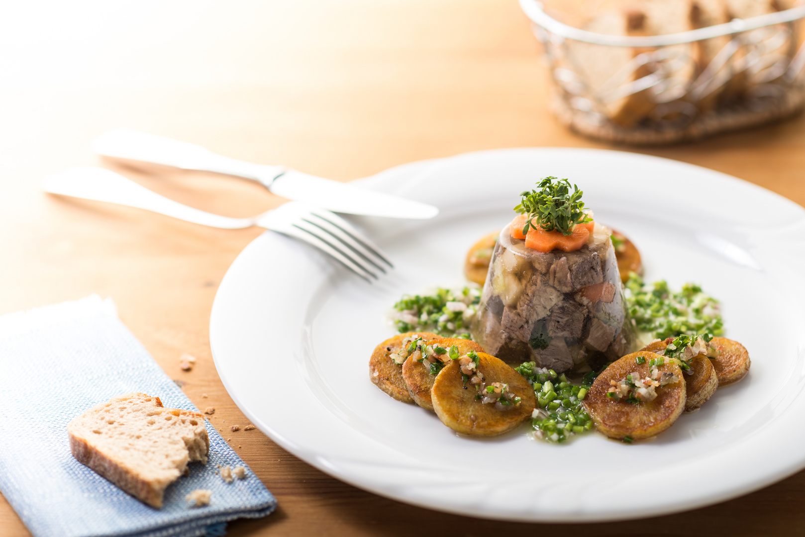 Tafelspitzsülze mit Bratkartoffelsalat