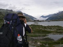 Tag 13: Start des längsten Tages (rückblickend auf Grimselpass)