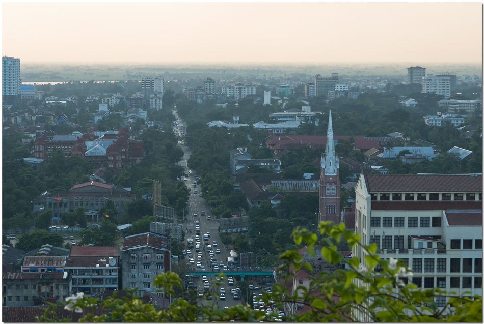 Tag 13, Zurück in Yangon (Rangoon), Besuch auf dem Sakura Tower #1