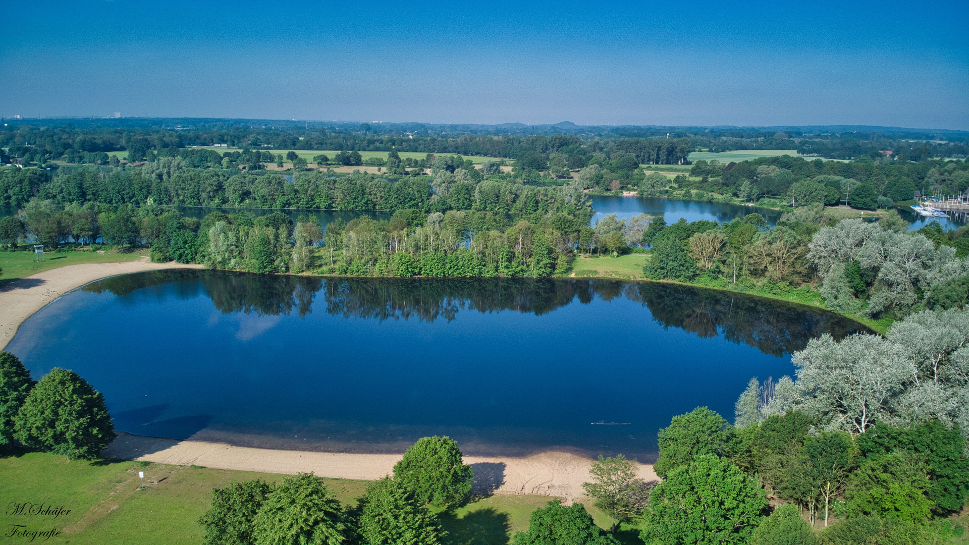 Tag mit der Drohne am See