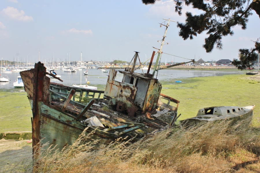 Tag sur épave dans le secteur Kernevel à Larmor-Plage (Morbihan)