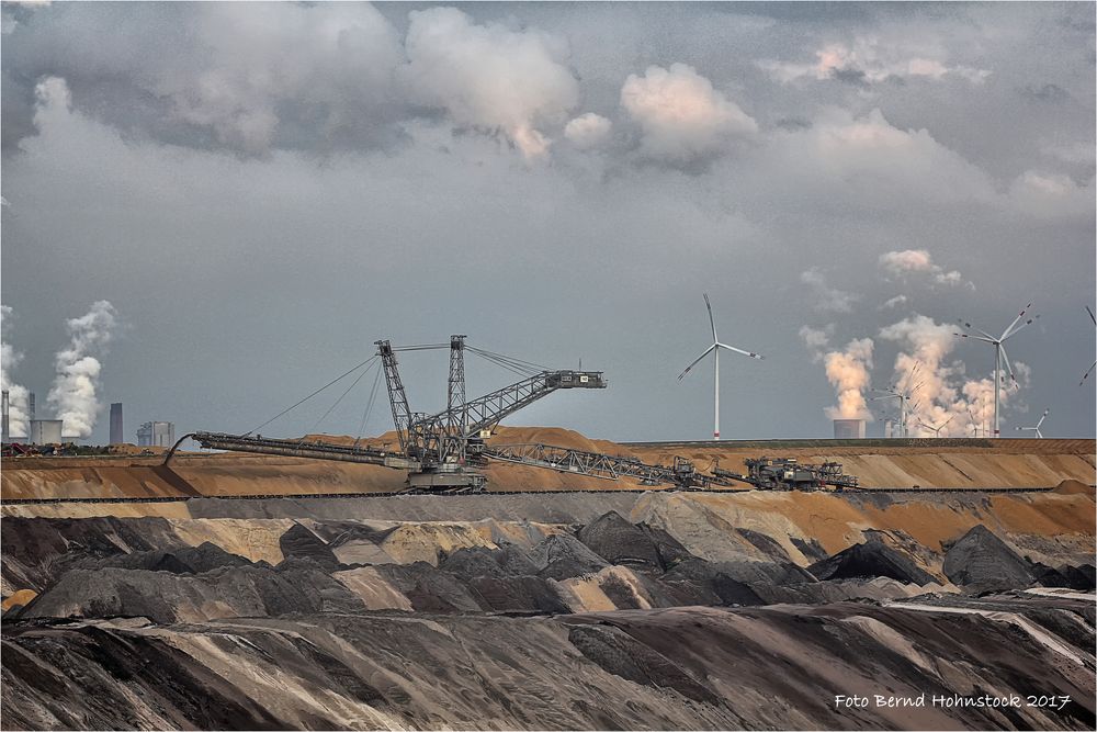 Tagebau Garzweiler ... das große Loch füllt sich wieder...