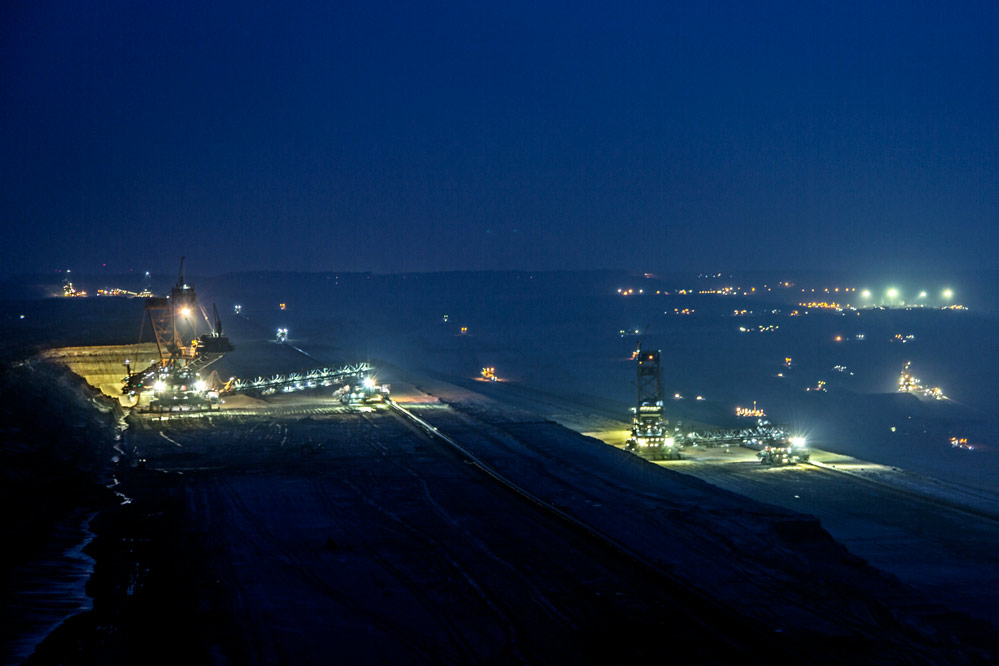 Tagebau Hambach bei Nacht