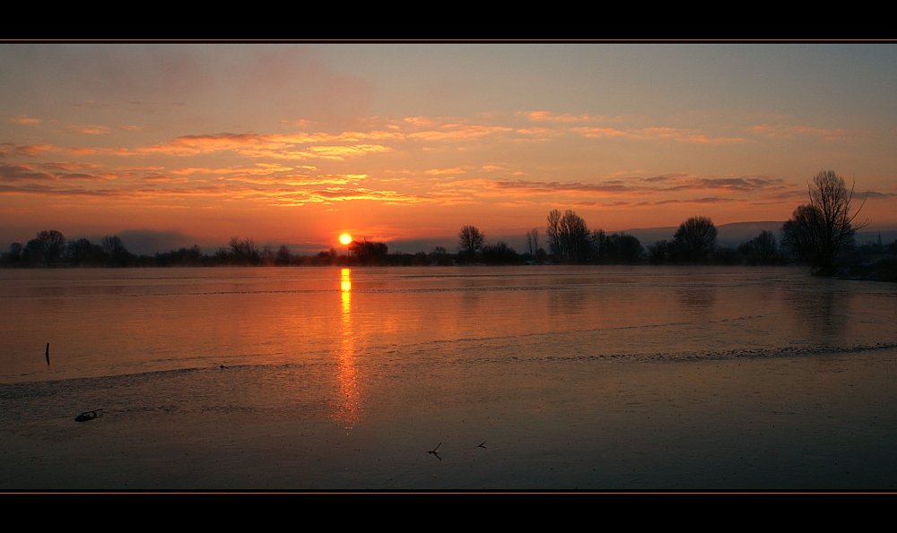 - Tagesanbruch am See -