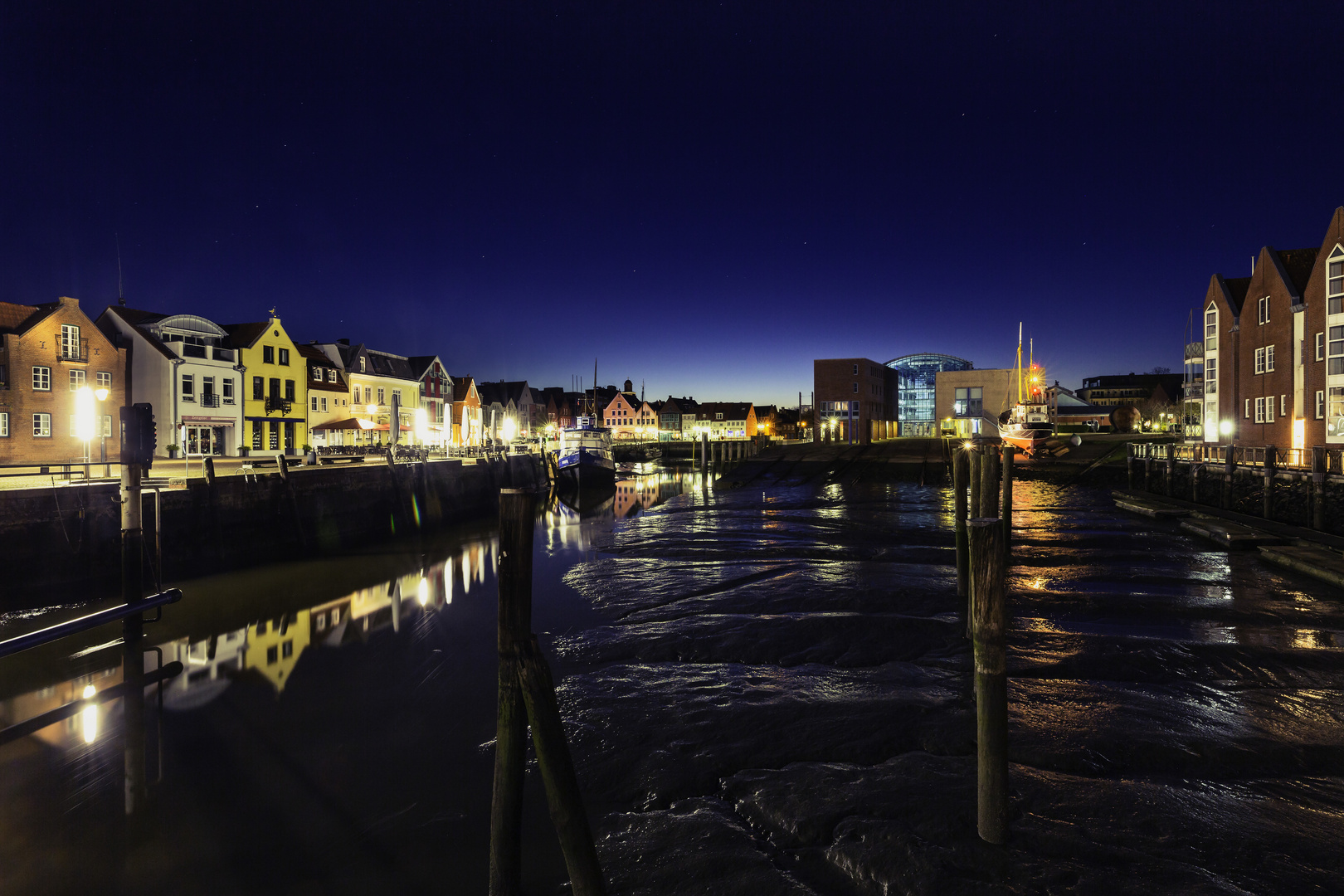 Tagesanbruch in Hafen Husum