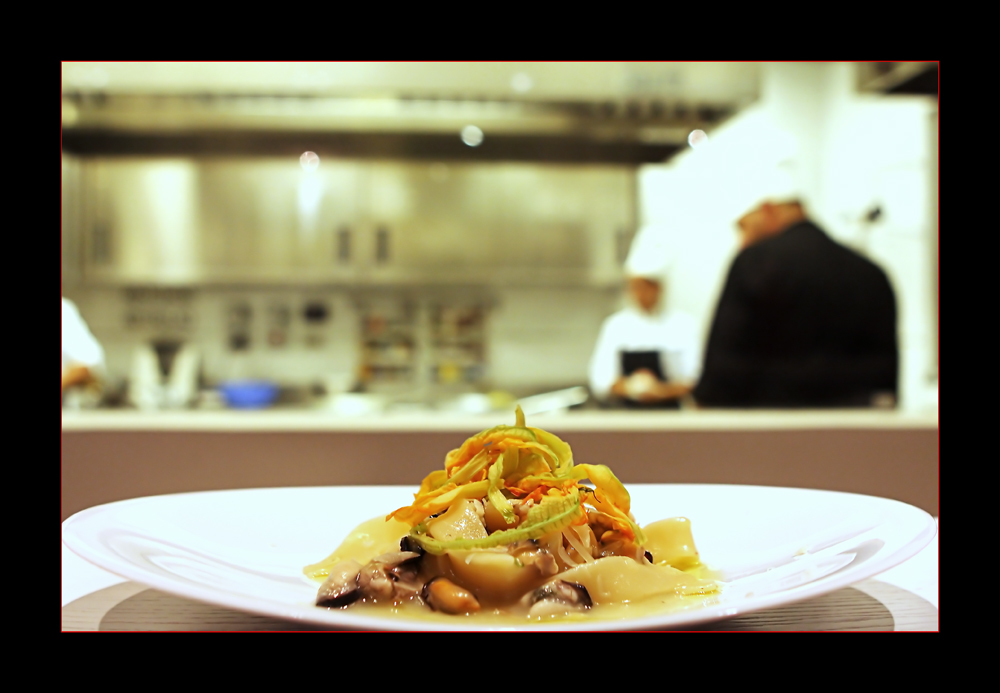 Tagliatelle con cozze, patate e fiori di zucca