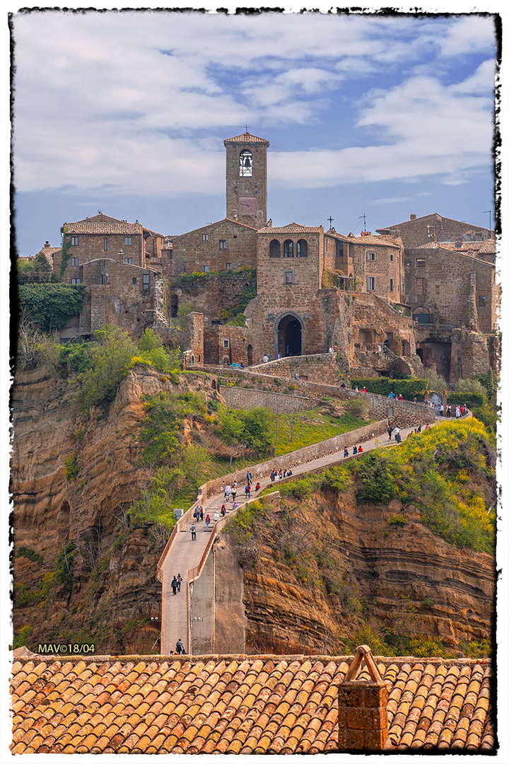 Taglio stretto su Civita di Bagnoregio