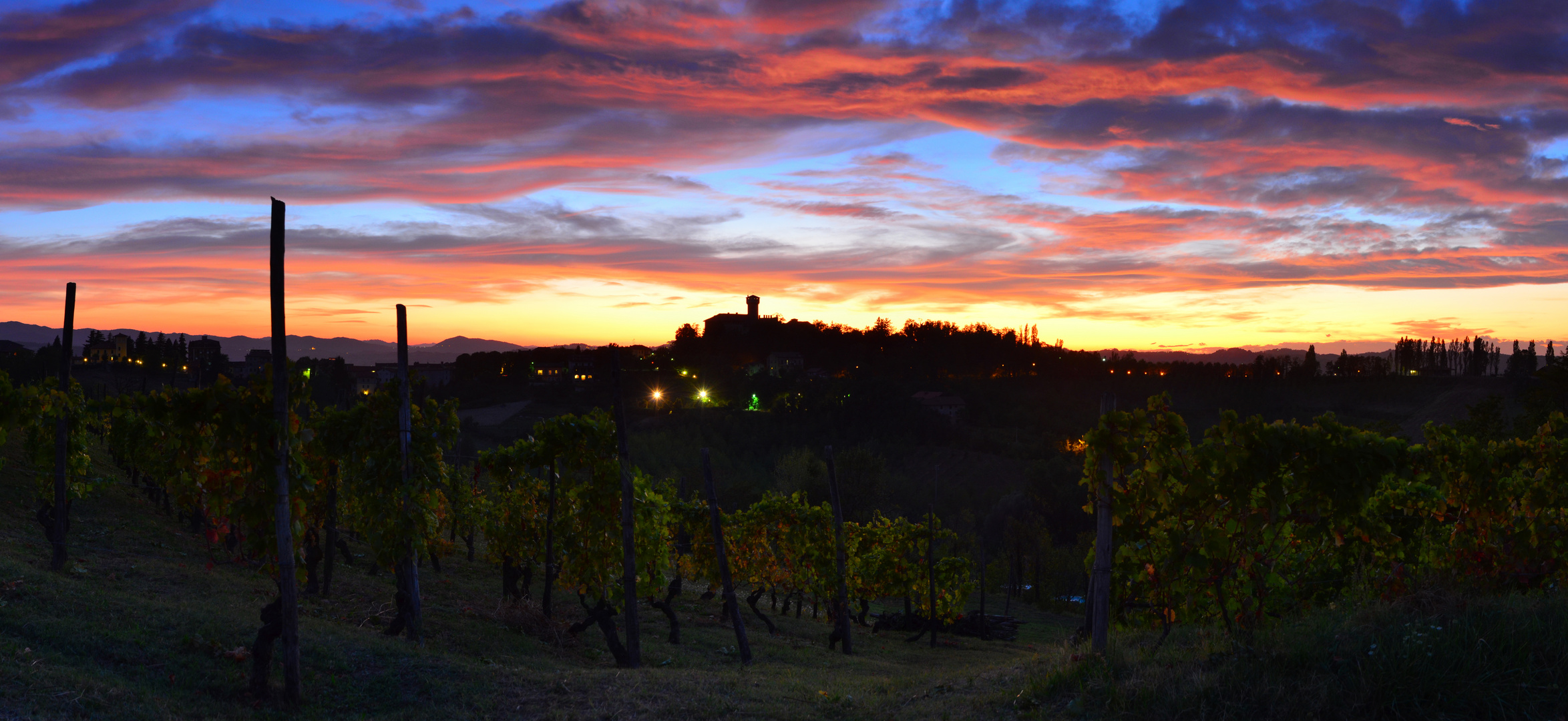 Tagliolo's Vineyards at sunset, September 2011. Tramonto sui vigneti di Tagliolo, Settembre 2011.