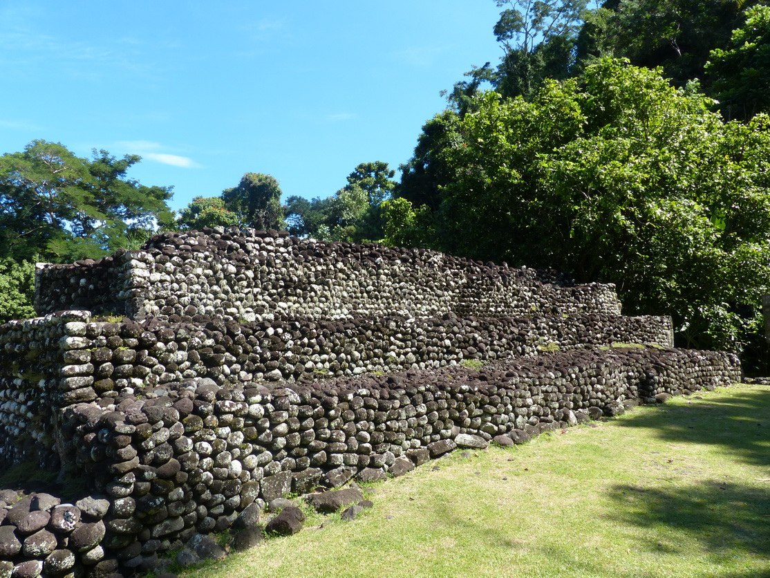 Tahiti. Marae Arahuharu.