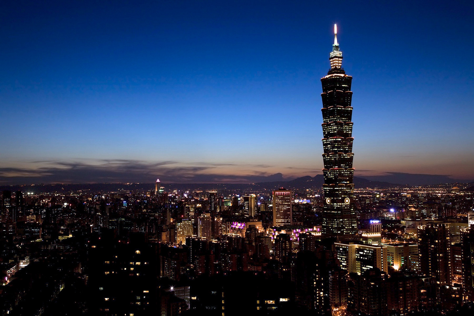 Taipei 101 in der Dämmerung