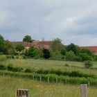 Taizé - Blick von unten auf das kleine Dorf Taizé