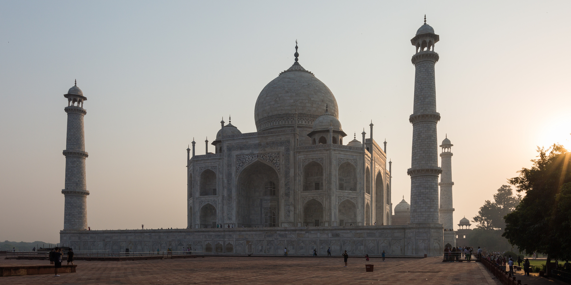 Taj Mahal bei Sonnenaufgang