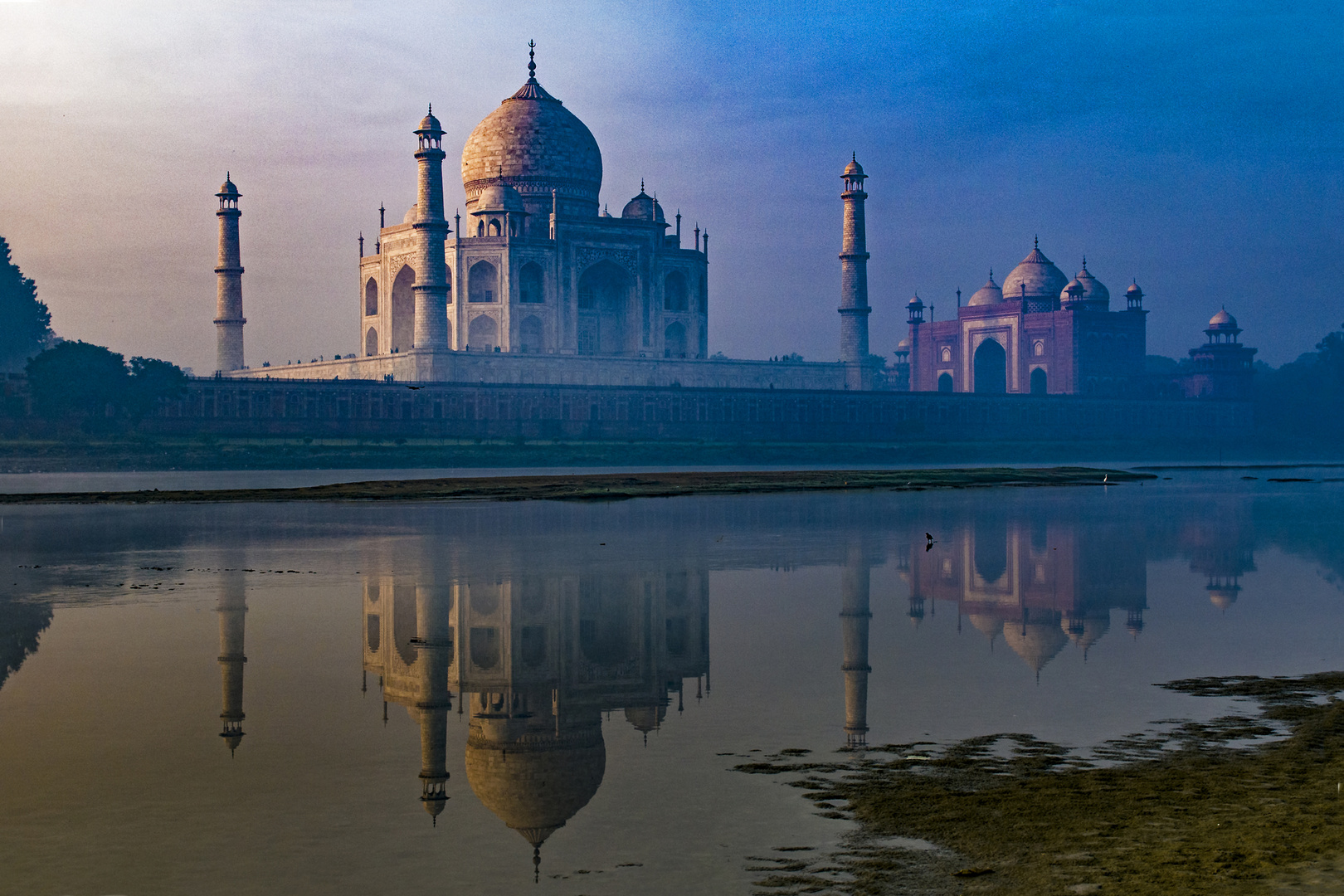 Taj Mahal im ersten Morgenlicht