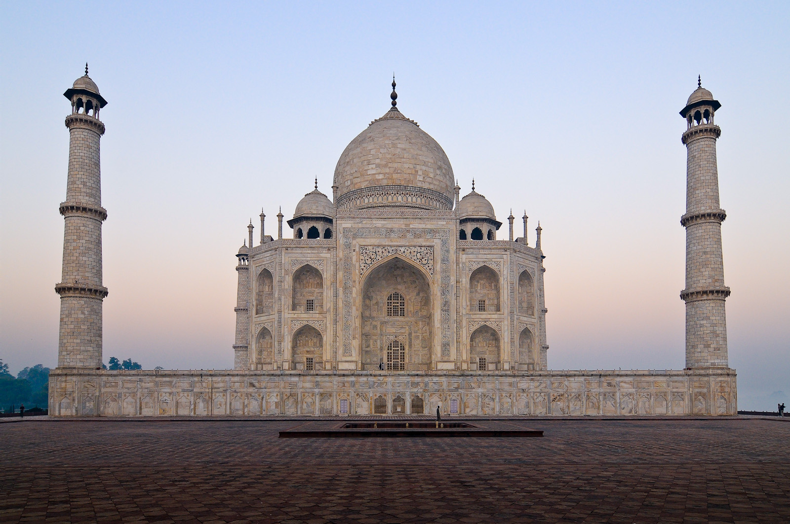 Taj Mahal im Morgennebel