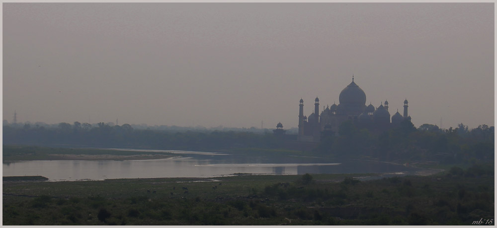 Taj Mahal im Nebel