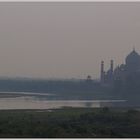 Taj Mahal im Nebel