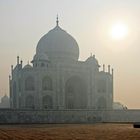 TAJ MAHAL IN NEBEL