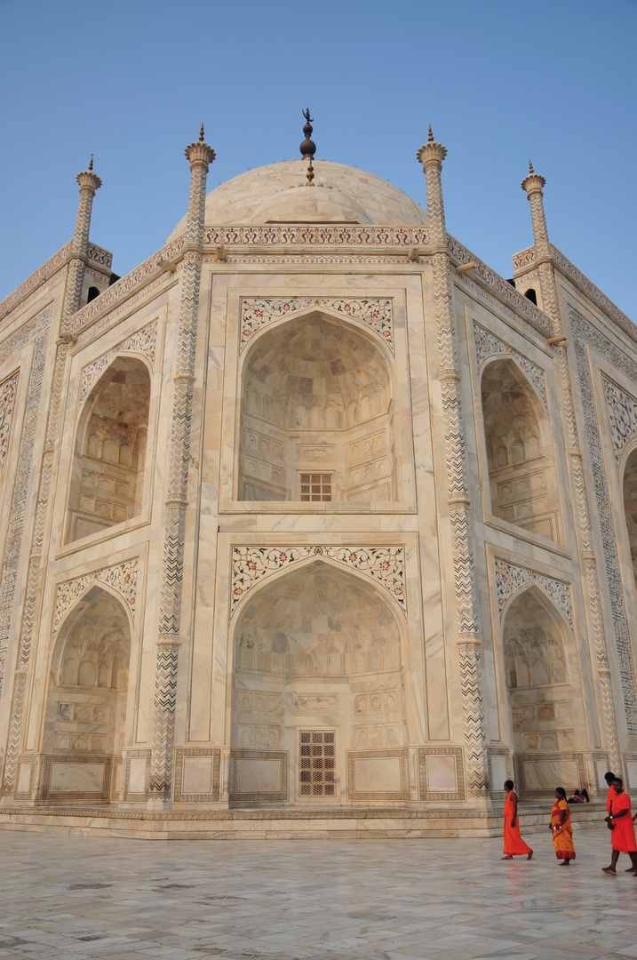 Taj Mahal in the morning sun