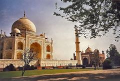 Taj Mahal mit Moschee