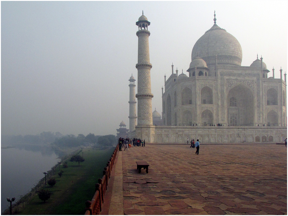 Taj Mahal - Seitenansicht