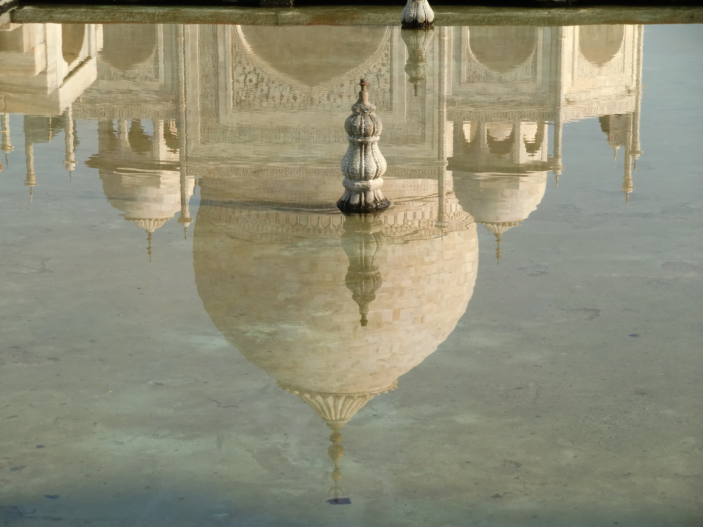 Taj Mahal - water reflexion