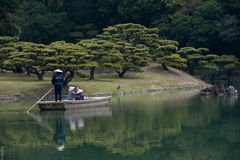 Takamatsu - Ritsurin-Koen - Bootsfahrt auf dem Nanko See