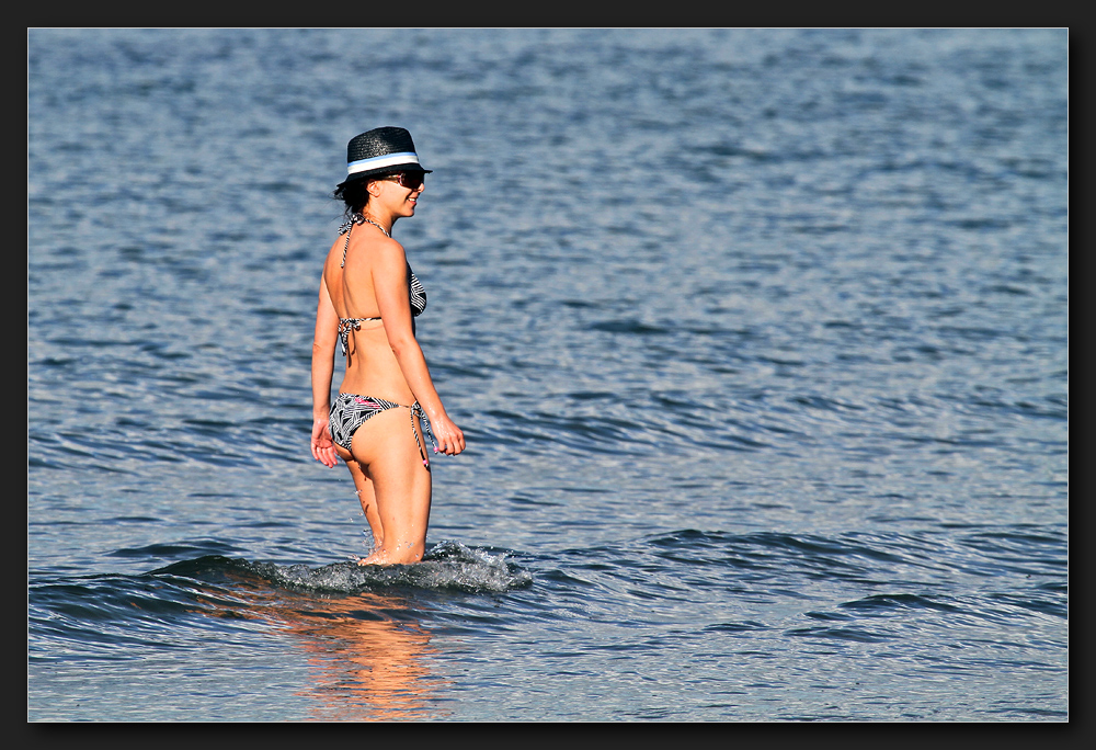 Takapuna Beach Walk - Lady mit Hut